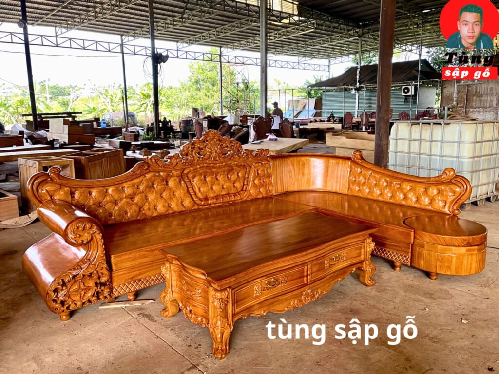 bo-sofa-hoang-gia-nguyen-khoi-van-cuc-ky-dep-va-tinh-te-tung-sap-go (2)