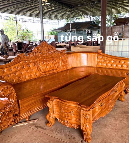 bo-sofa-hoang-gia-nguyen-khoi-van-cuc-ky-dep-va-tinh-te-tung-sap-go (2)